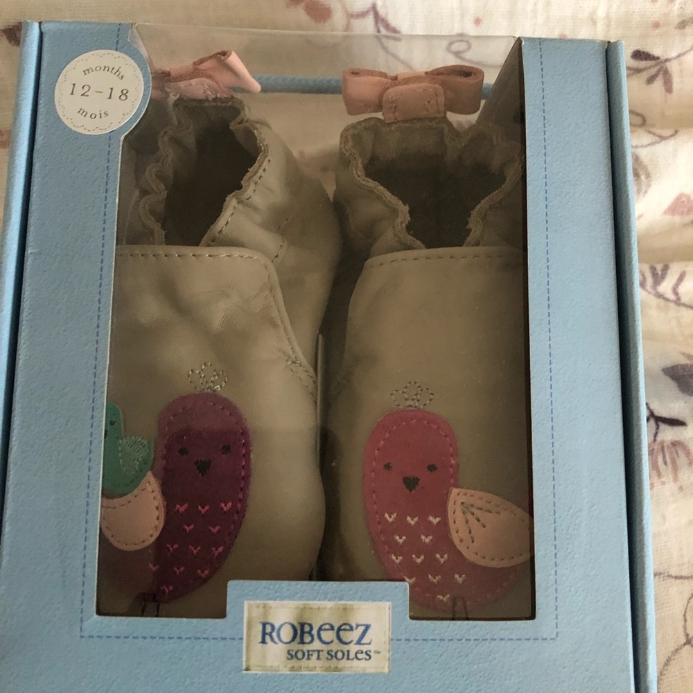 Robeez 12-18 month crib shoes